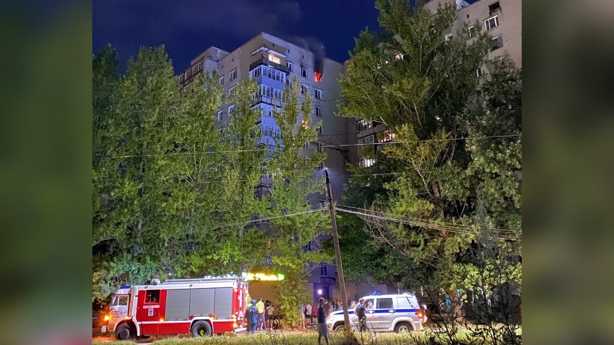 Загорелась квартира на 12 этаже в доме №15 по улице Александра Невского