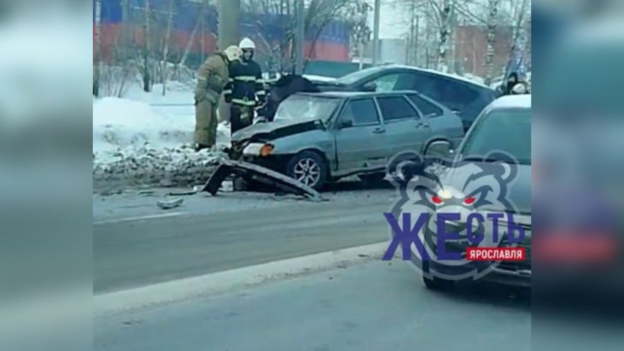 Три человека пострадали в ДТП на Ленинградском проспекте в Ярославле
