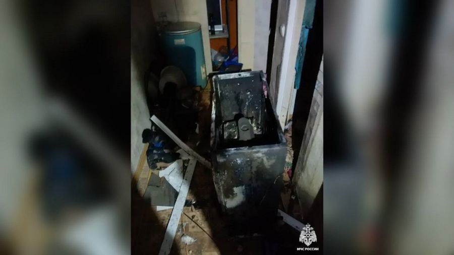 Есть пострадавшая: в жилом доме Ярославской области загорелась стиральная машина