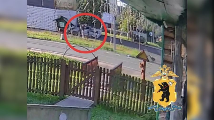 В Ярославской области подросток расстрелял остановку из пневматического пистолета