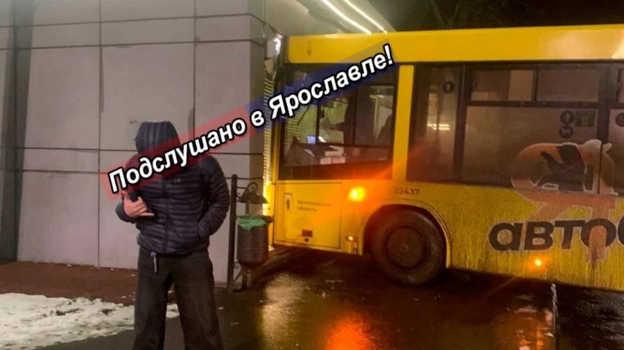 В Ярославле &laquo;Яавтобус&raquo; врезался в ларек на остановке