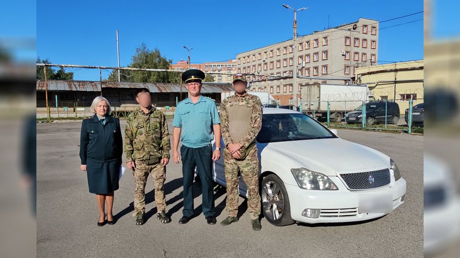 В Ярославле таможенники передали конфискованную иномарку на нужды СВО