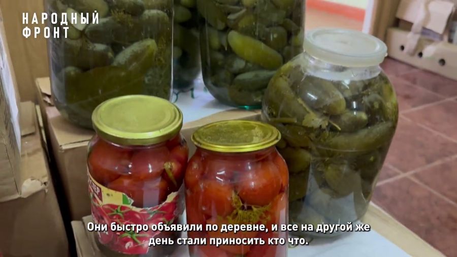 Бабушка добровольца из Гаврилов-Ямского района передала внуку 15 коробок с домашними заготовками