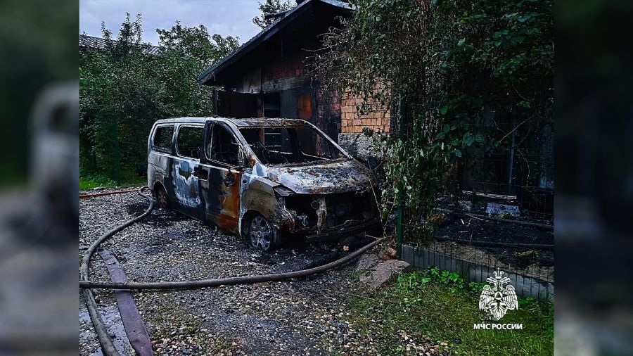 В Ярославле при пожаре сгорели частный дом и автомобиль