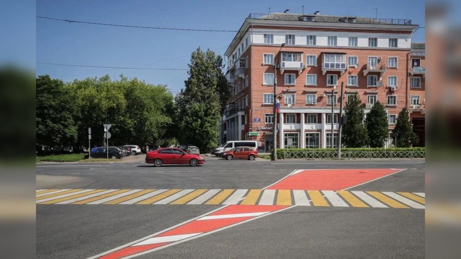 В Рыбинске на дорогах появилась красная разметка