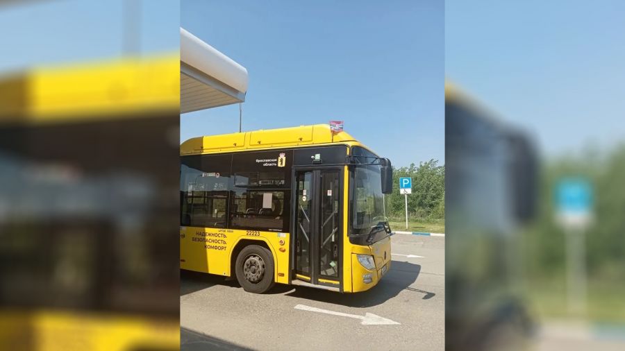 Ярославские автобусы украсили флагами в честь победы &laquo;Локомотива&raquo;