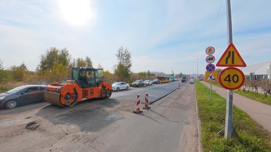 Под Ярославлем ремонтируют подъезд к ТЦ на улице Дорожной