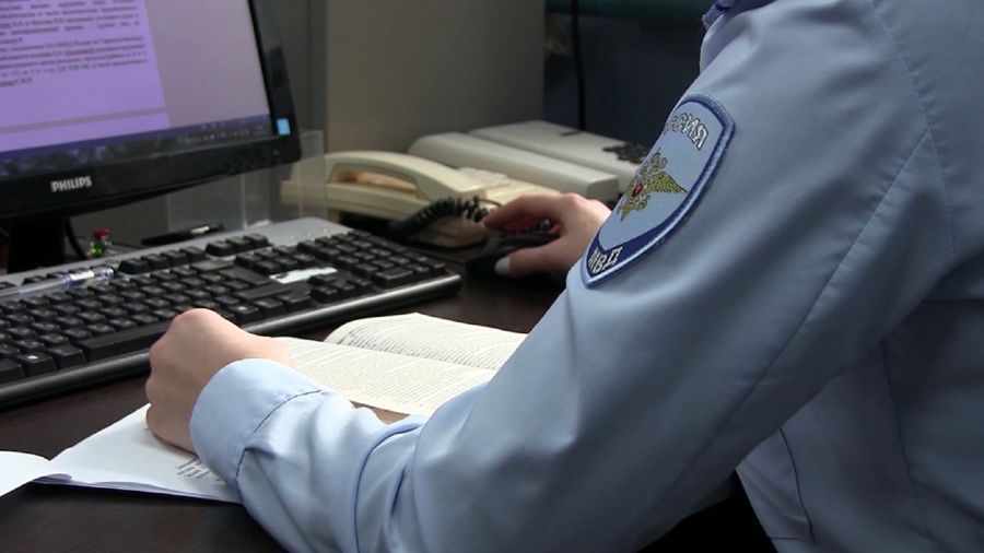 В Рыбинске полицейские помогли попавшей под влияние мошенников пенсионерке
