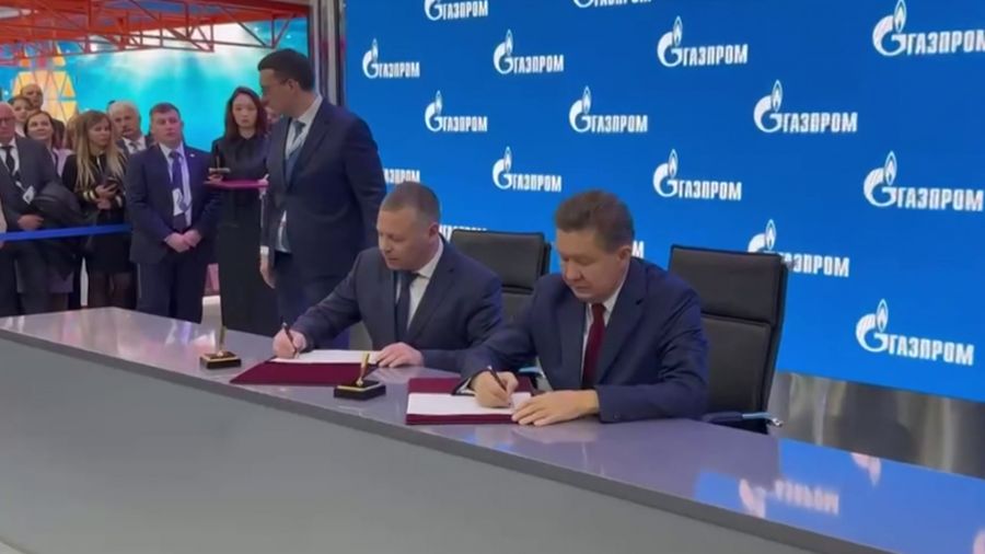 Губернатор Михаил Евраев подписал соглашение о сотрудничестве предприятий области с &laquo;Газпромом&raquo;
