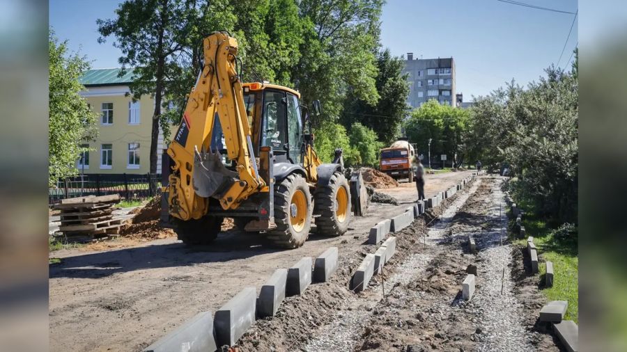 В Рыбинске приступили к асфальтированию улицы Пархинской