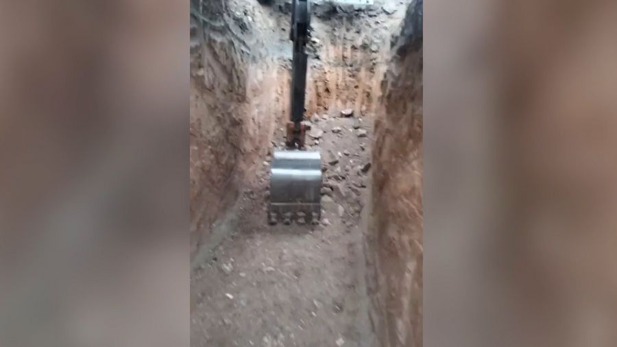 Ярославским бойцам доставили мини-экскаватор