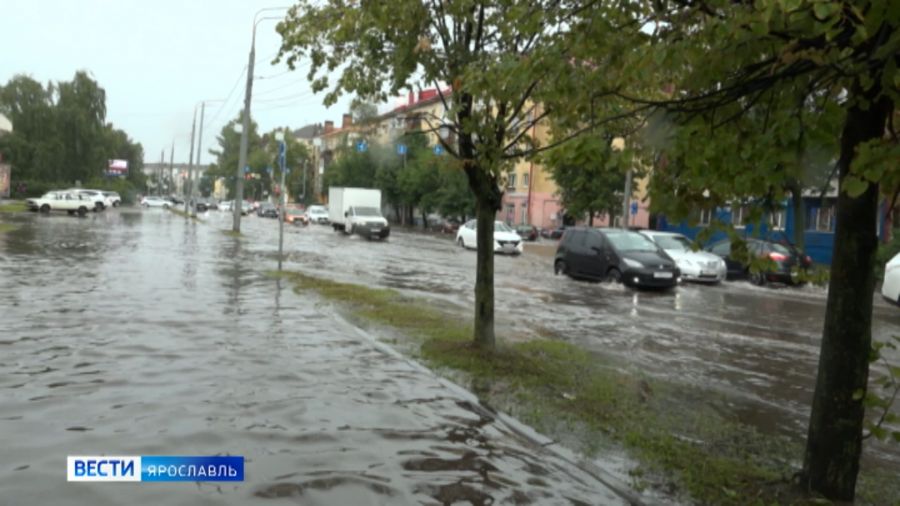 Власти Ярославля назвали причину подтопления городских улиц после ливня