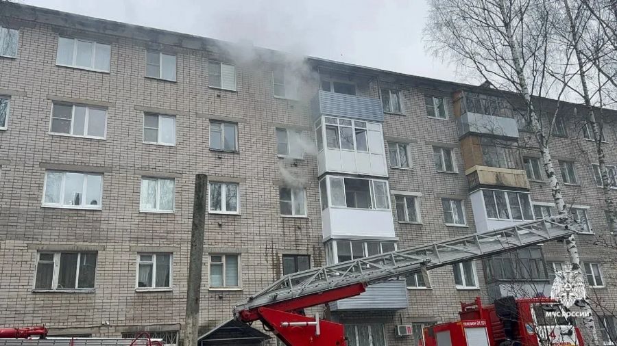 В Ярославле судебный пристав помог предотвратить развитие пожара в жилом доме
