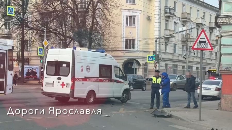В центре Ярославля произошло ДТП с машиной &laquo;Скорой помощи&raquo;