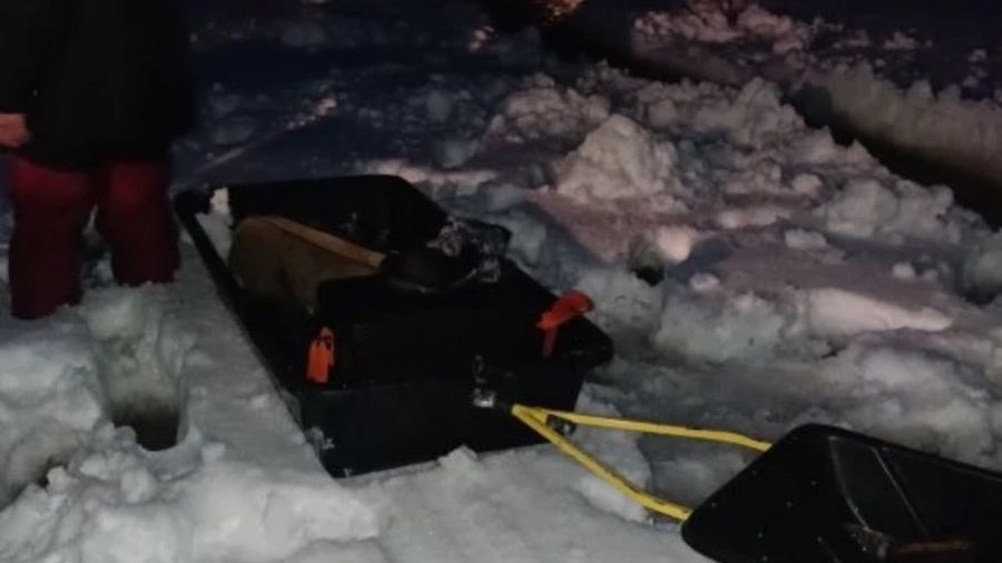Рыбак на мотособаке застрял в снежной каше на Рыбинском водохранилище