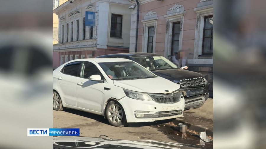 Ищут свидетелей: в центре Ярославля произошло массовое ДТП