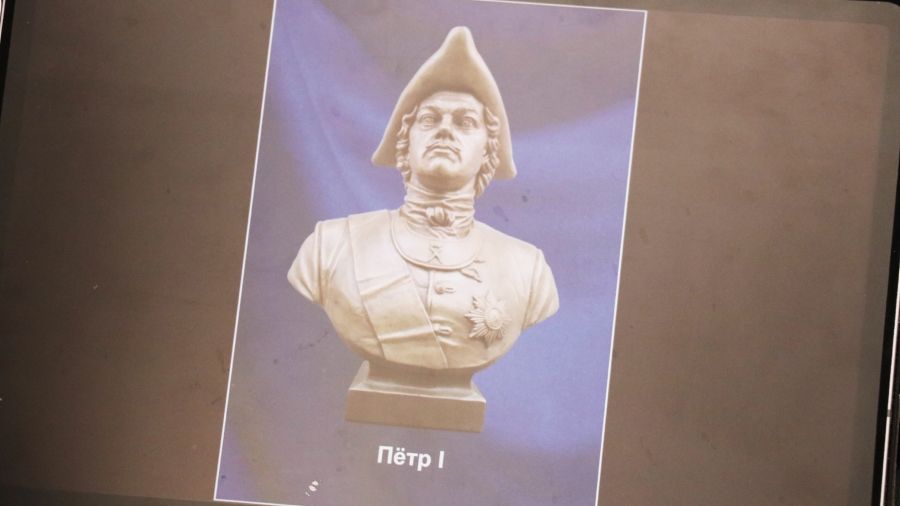 В центре Ростова Великого могут установить бетонные бюсты российских императоров