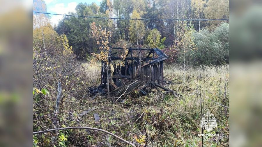 Два здания в Ярославской области выгорели полностью