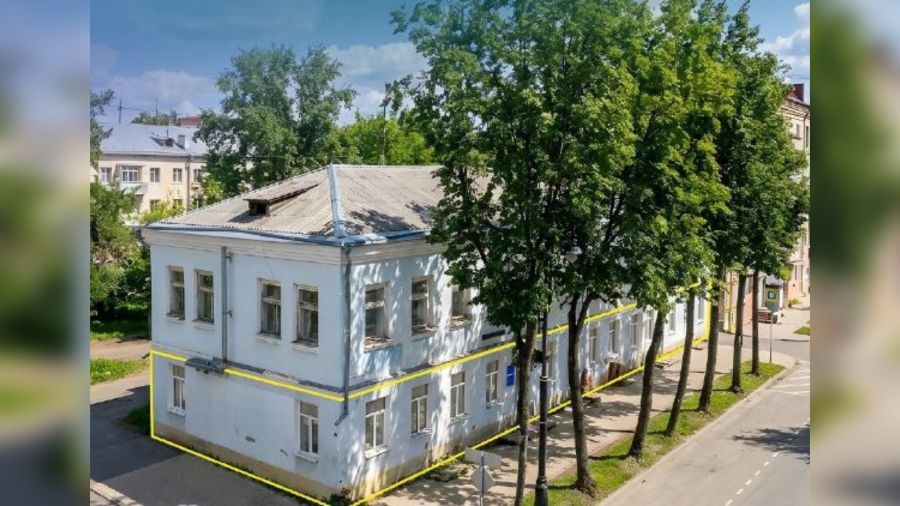 В Угличе выставили на продажу здание бывшей поликлиники