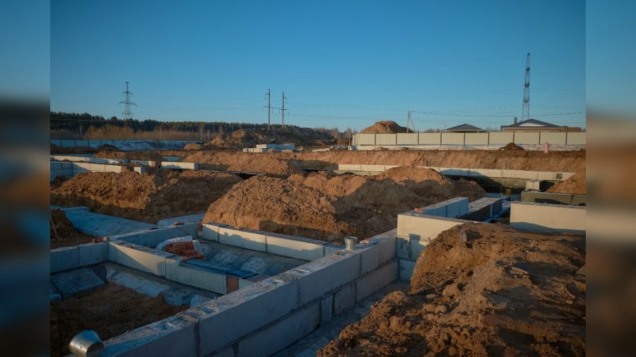 В новой ярославской школе в Красном Бору закладывают фундамент