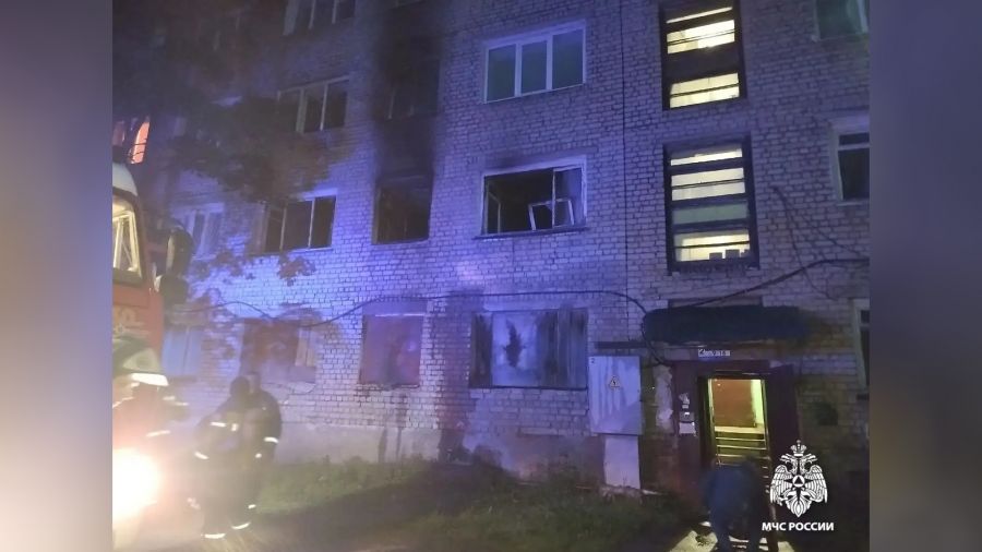 При пожаре во многоэтажке в Рыбинске пострадал мужчина