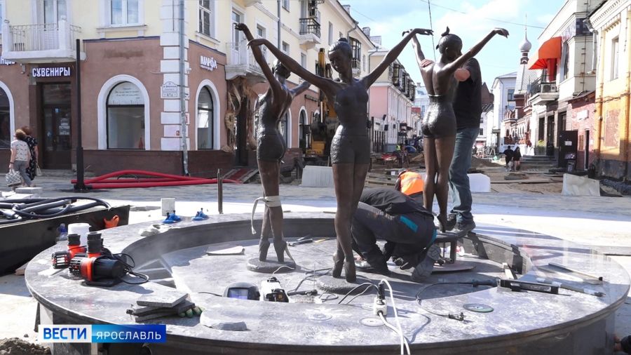 В центре Ярославля установили фонтан с тремя танцующими балеринами