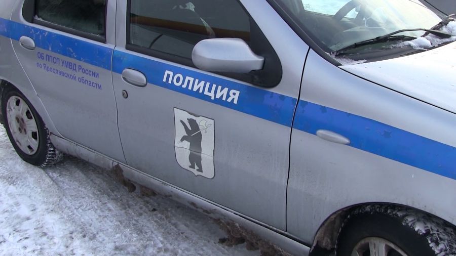 В Ярославской области пьяный мужчина пришел к школе и ломился в двери столовой