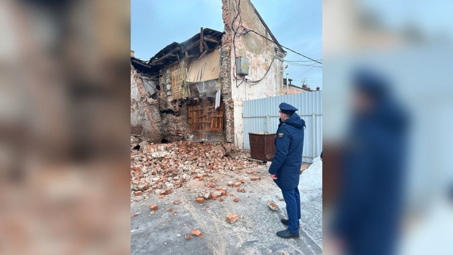 В центре Рыбинска обрушилась часть жилого здания