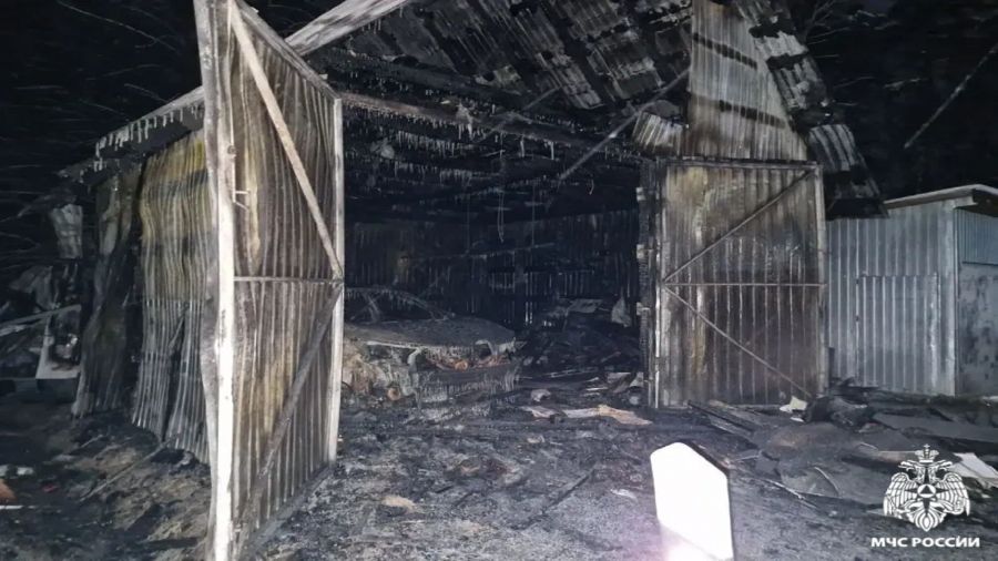 В Гаврилов-Яме горели гаражи с горюче-смазочными материалами