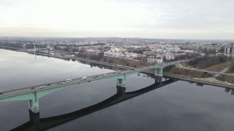 На Октябрьском мосту сузят проезжую часть