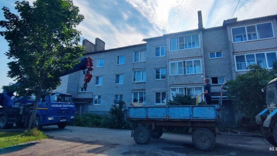В Большом селе ураганный ветер повредил крыши шести домов