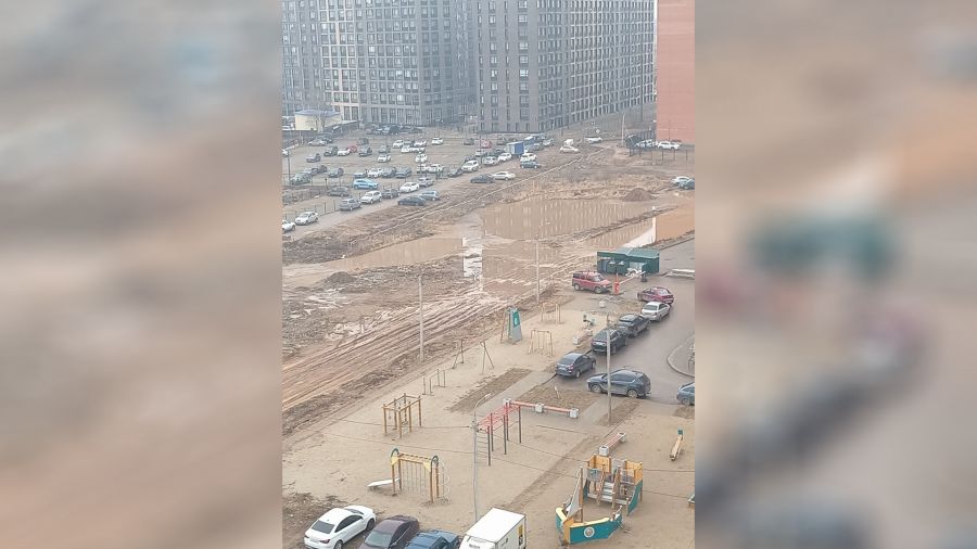 Жители Красного Бора жалуются на отсутствие дороги