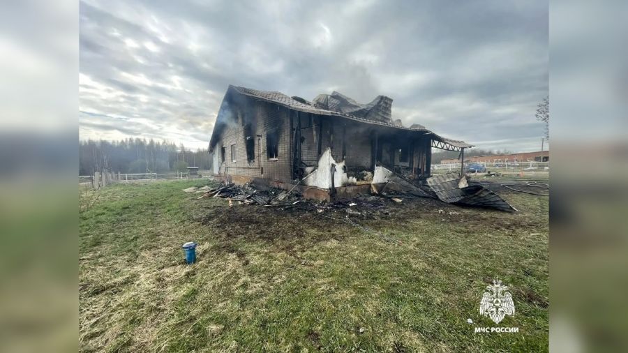 В Ярославской области из-за пауэрбанка сгорел дом