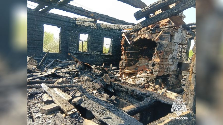 В Тутаевском округе спасатели вынесли из горящего дома газовый баллон