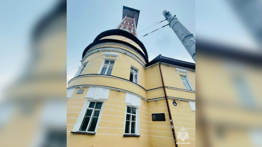 В Рыбинске на легендарной пожарной каланче открыли мемориальную доску