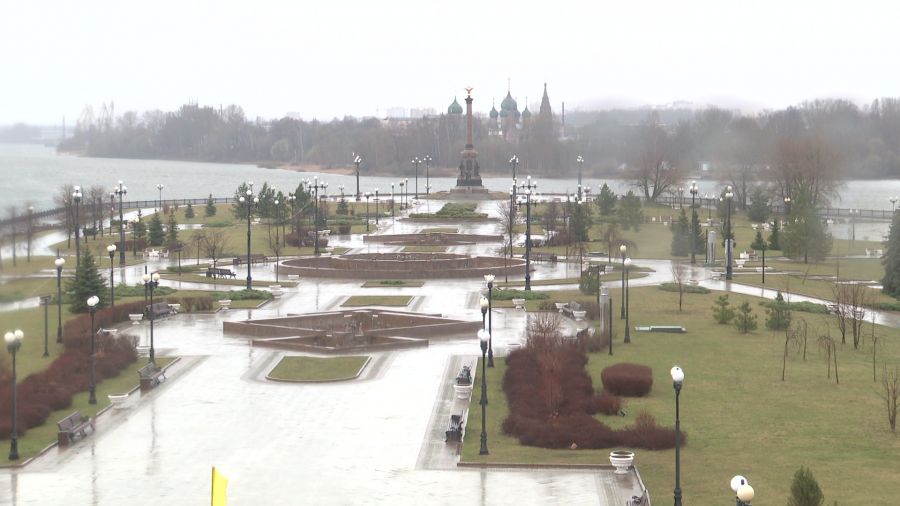 На Стрелке в Ярославле заменят плитку