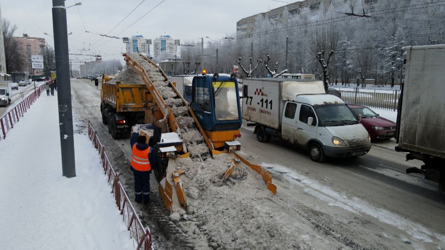 В приоритете &ndash; центральные дороги: в Ярославле коммунальщики борются с последствиями снегопада