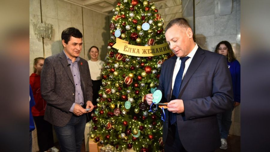 Михаил Евраев принял участие в ежегодной акции &laquo;Елка желаний&raquo;
