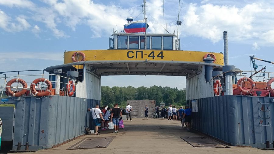 На переправу через Волгу в Тутаеве вышел паром