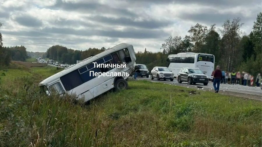 В Ярославской области на трассе М-8 произошло ДТП с двумя автобусами