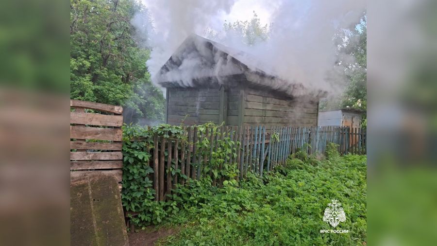 В Ярославле сгорел дом на улице Цветочной