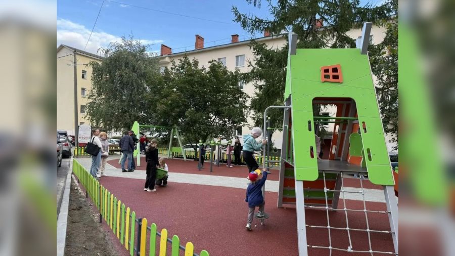 В Ярославле открыли обновленную по программе &laquo;Наши дворы&raquo; площадку