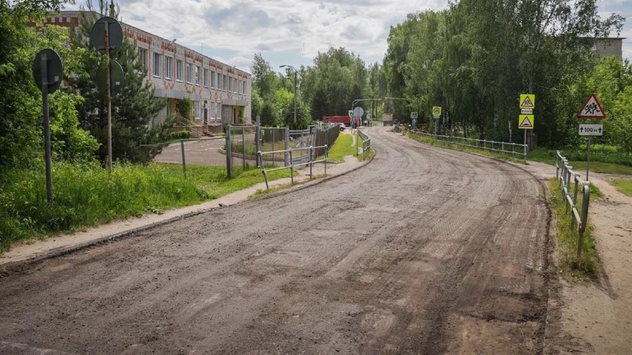 В Рыбинске на территории воинской части начали ремонтировать дорогу