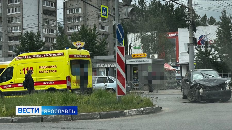 Сразу два ДТП произошли на Ленинградском проспекте в Ярославле