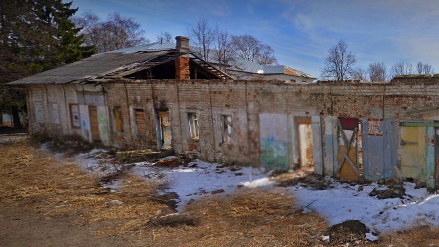 В Ярославле за рубль продают историческую конюшню