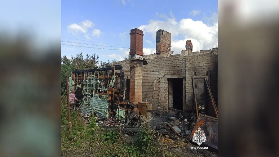 В деревне Некрасовского округа сгорел двухквартирный дом