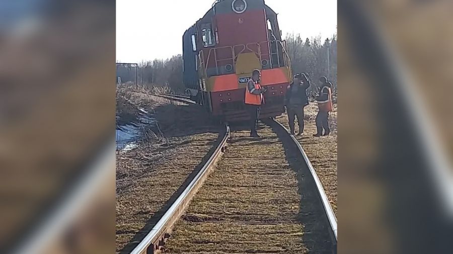 В Ярославской области тепловоз сошел с рельсов